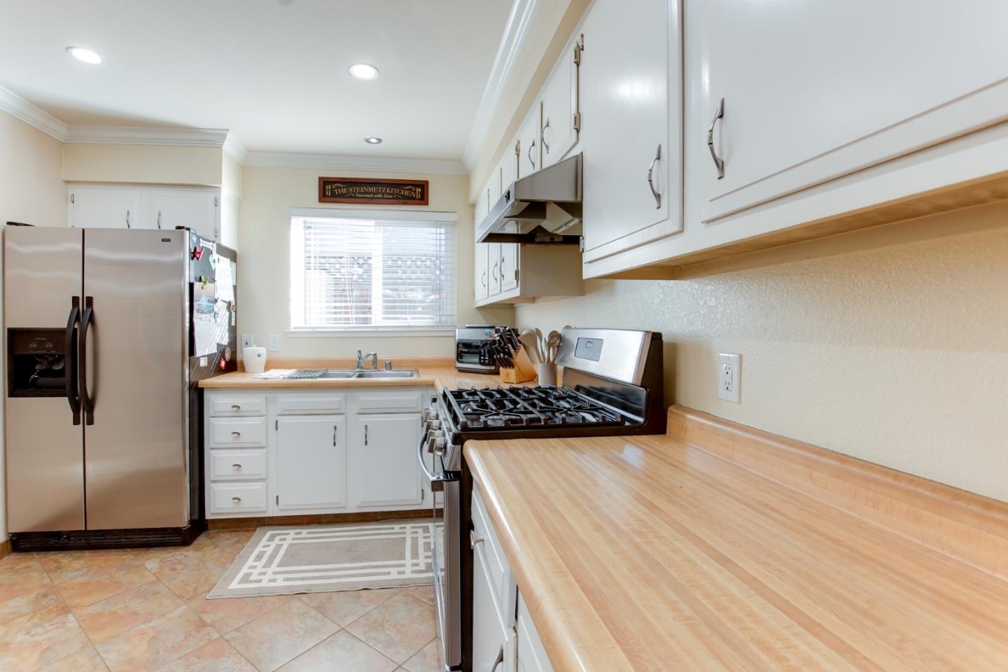 Detail Gallery Image 13 of 38 For 1035 C St, Hollister,  CA 95023 - 3 Beds | 2 Baths