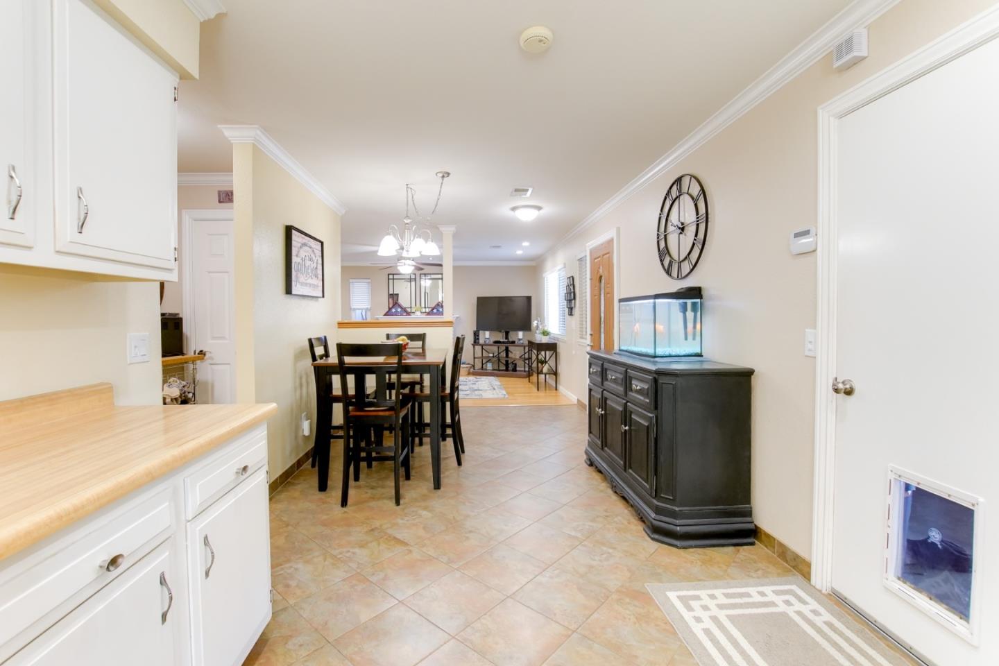 Detail Gallery Image 14 of 38 For 1035 C St, Hollister,  CA 95023 - 3 Beds | 2 Baths