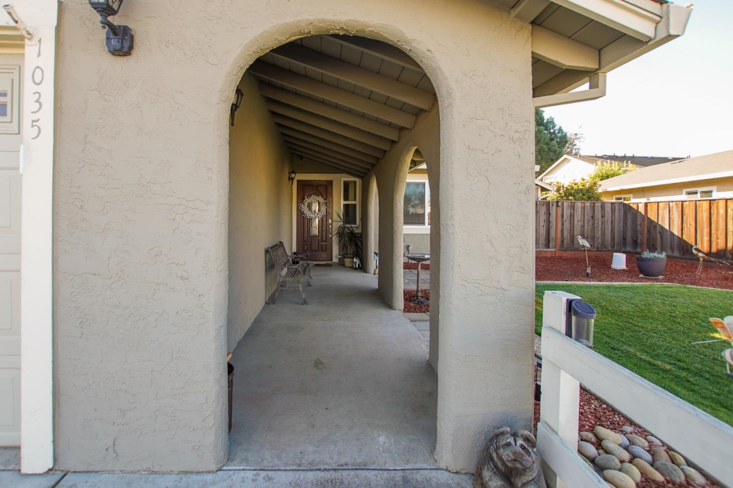 Detail Gallery Image 4 of 38 For 1035 C St, Hollister,  CA 95023 - 3 Beds | 2 Baths