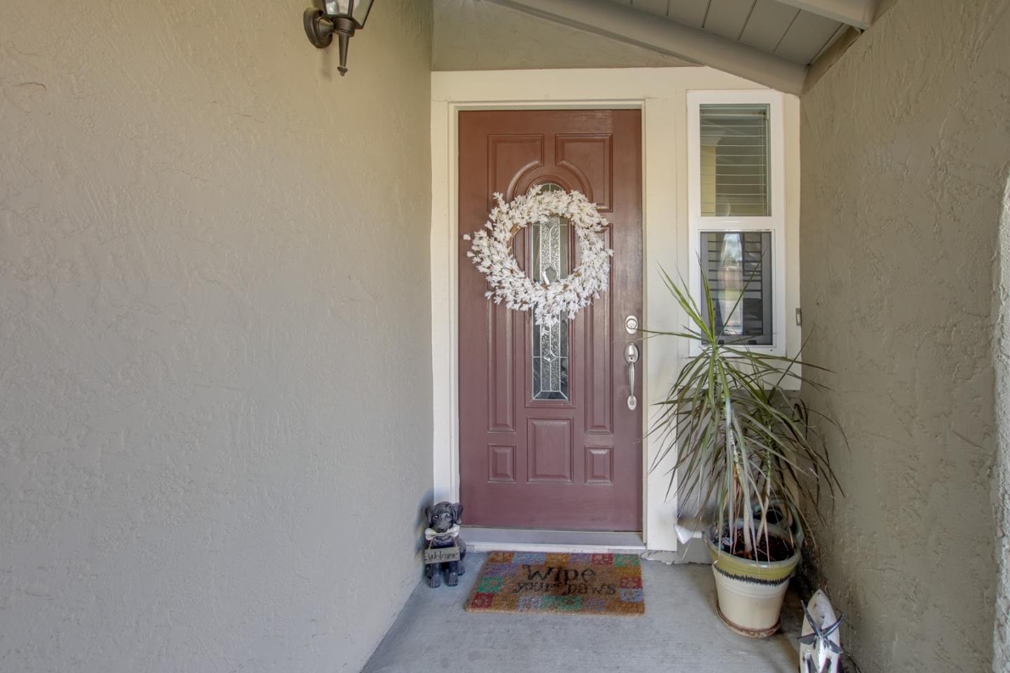 Detail Gallery Image 5 of 38 For 1035 C St, Hollister,  CA 95023 - 3 Beds | 2 Baths