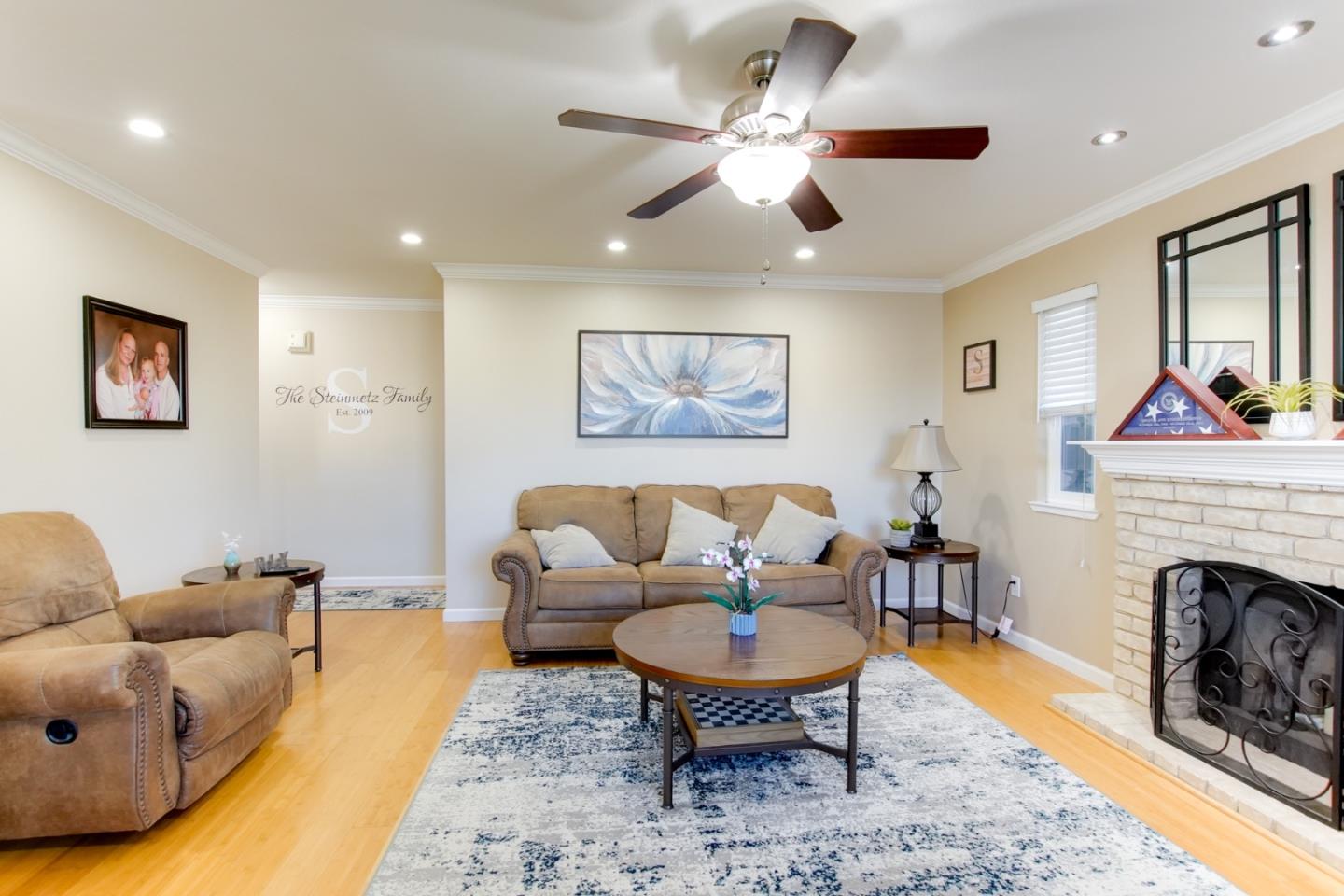 Detail Gallery Image 9 of 38 For 1035 C St, Hollister,  CA 95023 - 3 Beds | 2 Baths