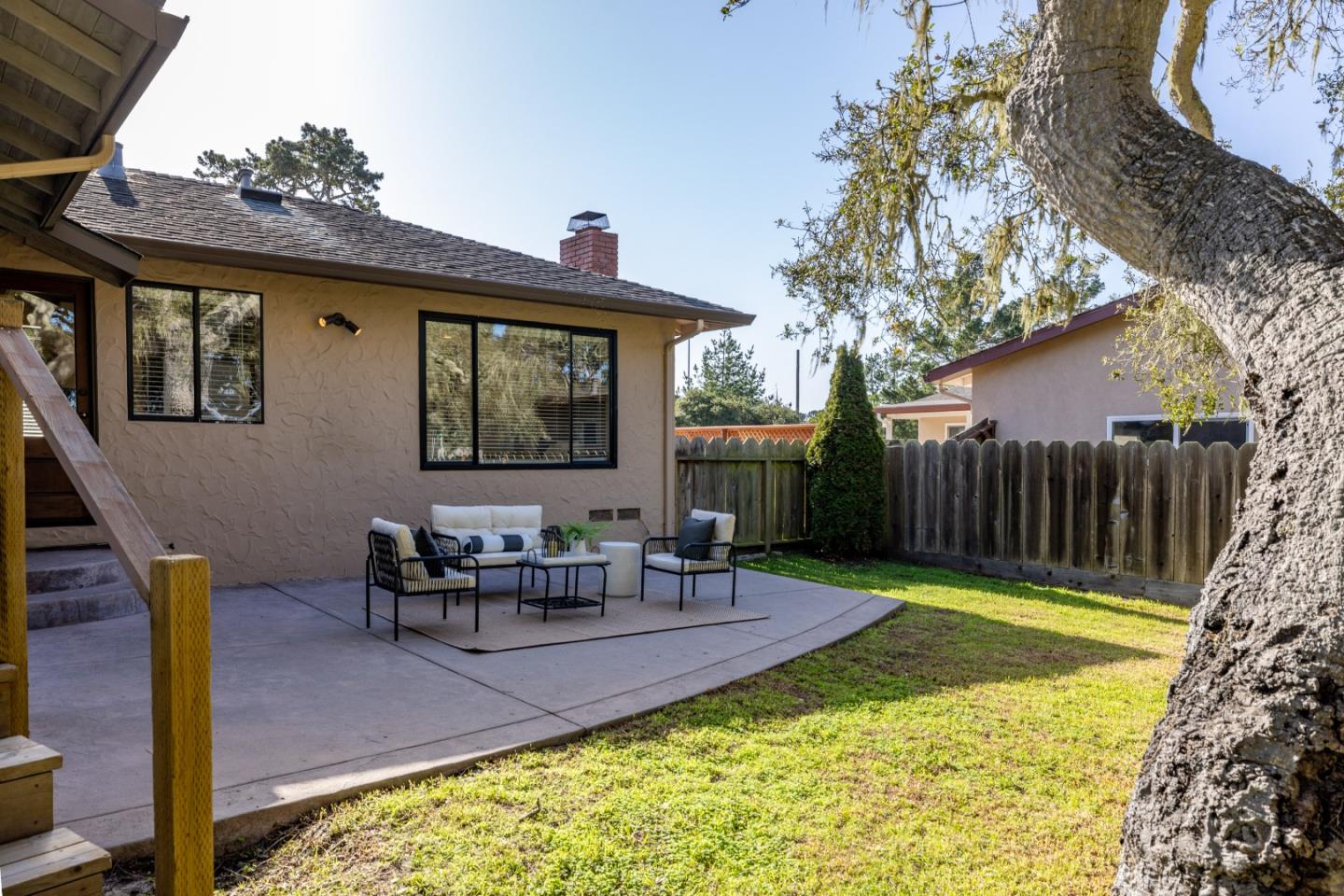 Detail Gallery Image 14 of 18 For 712 Sunset Dr, Pacific Grove,  CA 93950 - 3 Beds | 2 Baths