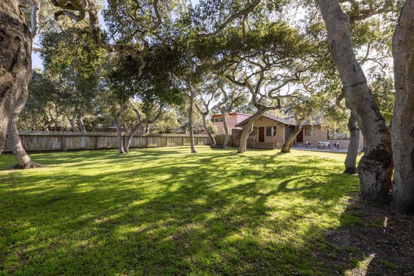 Detail Gallery Image 15 of 18 For 712 Sunset Dr, Pacific Grove,  CA 93950 - 3 Beds | 2 Baths