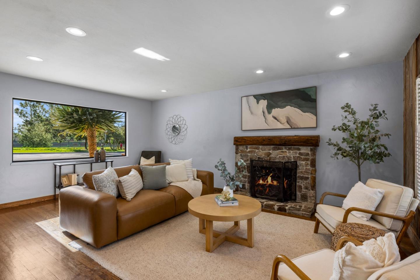 Detail Gallery Image 4 of 18 For 712 Sunset Dr, Pacific Grove,  CA 93950 - 3 Beds | 2 Baths