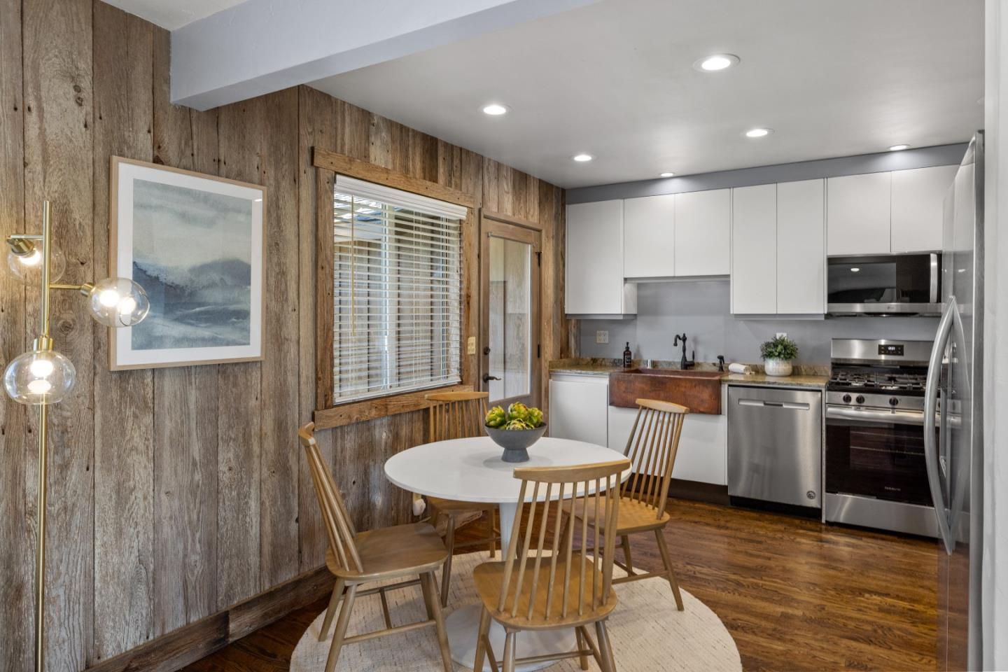 Detail Gallery Image 6 of 18 For 712 Sunset Dr, Pacific Grove,  CA 93950 - 3 Beds | 2 Baths