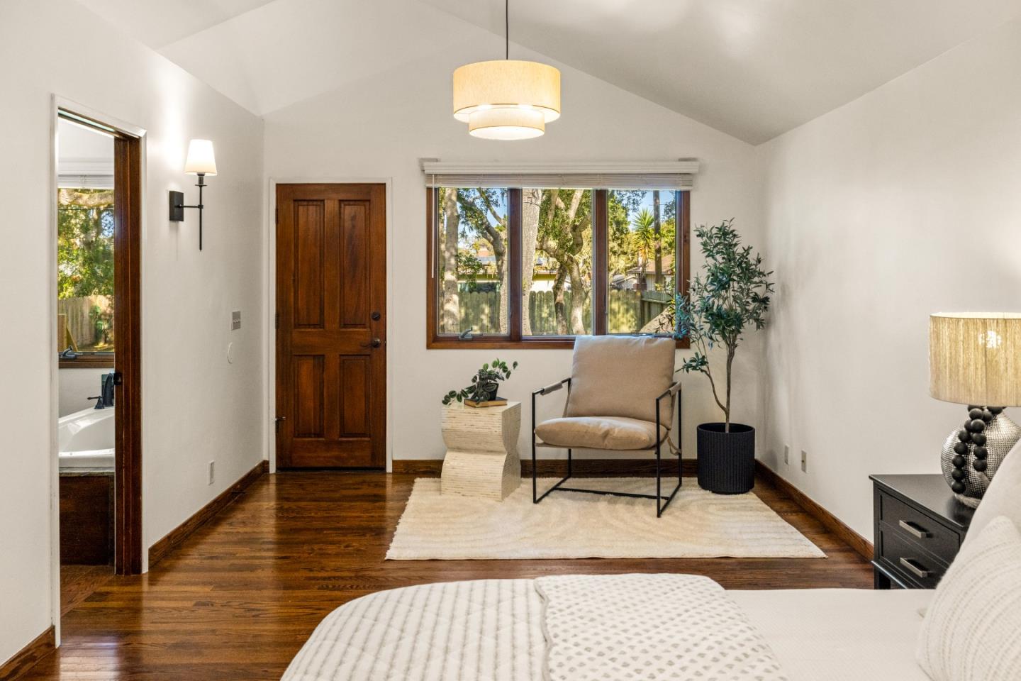 Detail Gallery Image 9 of 18 For 712 Sunset Dr, Pacific Grove,  CA 93950 - 3 Beds | 2 Baths