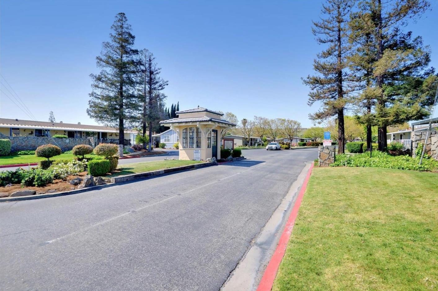 Detail Gallery Image 13 of 17 For 401 Chateau La Salle #401,  San Jose,  CA 95111 - 3 Beds | 2 Baths