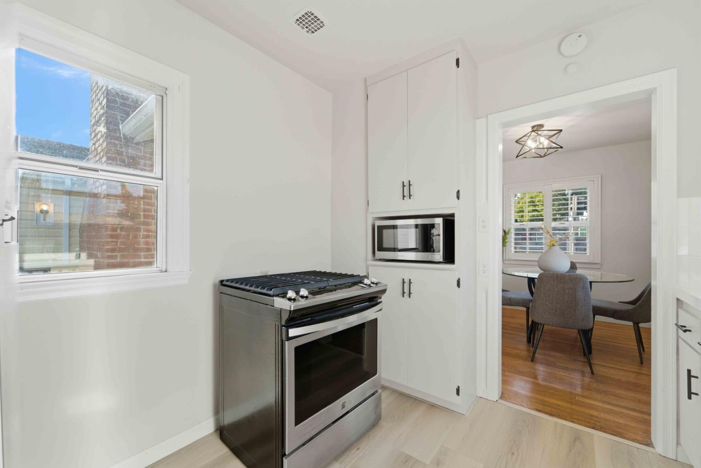 Detail Gallery Image 10 of 33 For 98 E Hillsdale Blvd, San Mateo,  CA 94403 - 3 Beds | 2 Baths