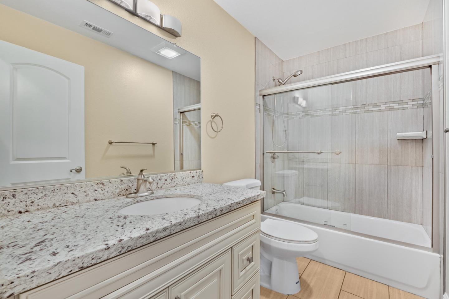 Detail Gallery Image 10 of 14 For 2535 Crystal Dr, Santa Clara,  CA 95051 - 3 Beds | 2 Baths