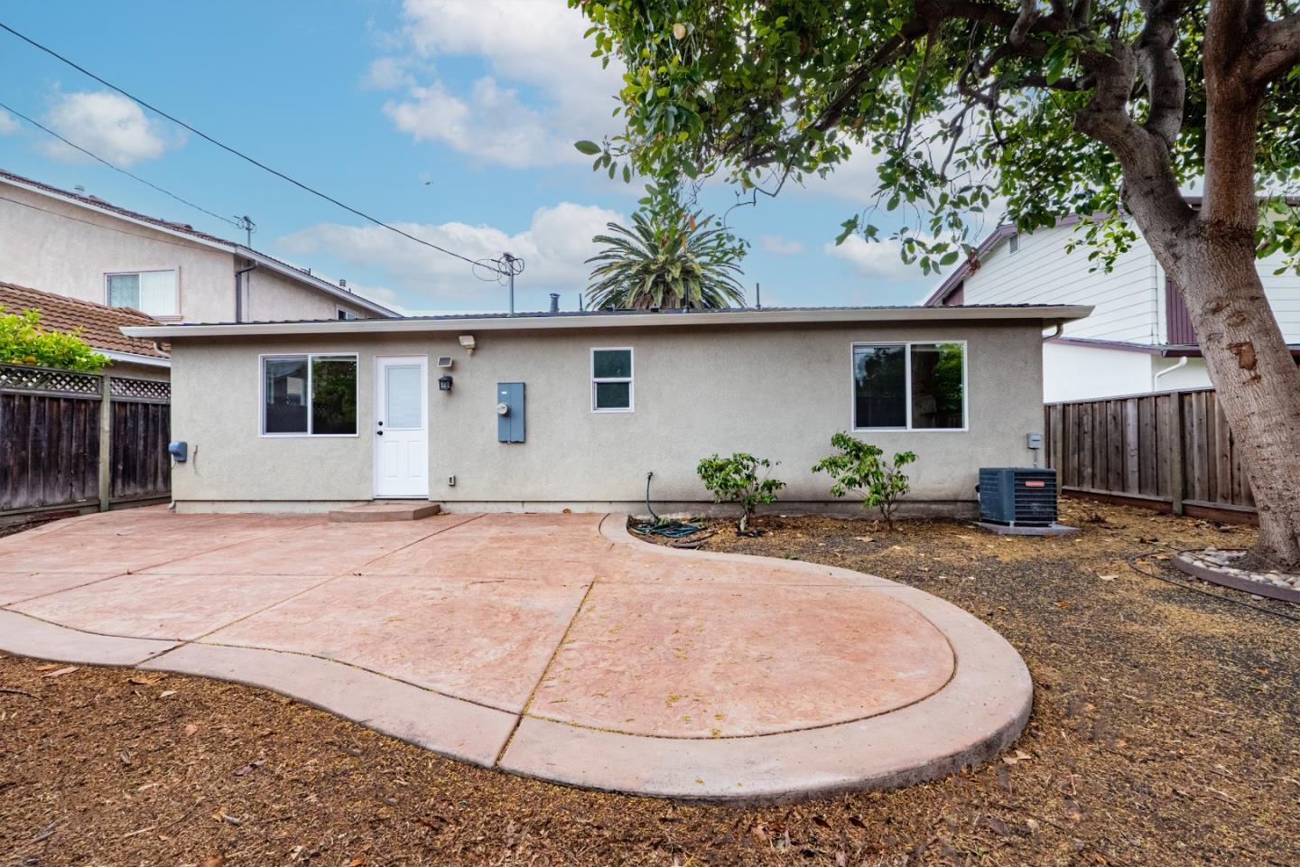 Detail Gallery Image 13 of 14 For 2535 Crystal Dr, Santa Clara,  CA 95051 - 3 Beds | 2 Baths