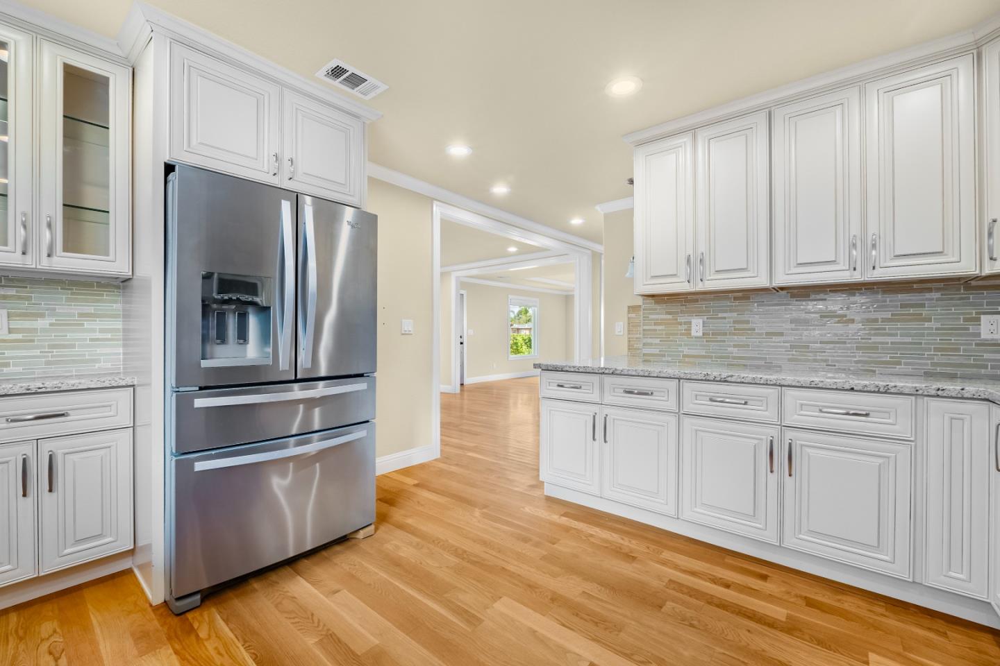 Detail Gallery Image 5 of 14 For 2535 Crystal Dr, Santa Clara,  CA 95051 - 3 Beds | 2 Baths