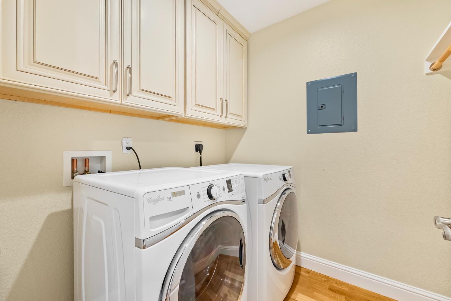 Detail Gallery Image 7 of 14 For 2535 Crystal Dr, Santa Clara,  CA 95051 - 3 Beds | 2 Baths