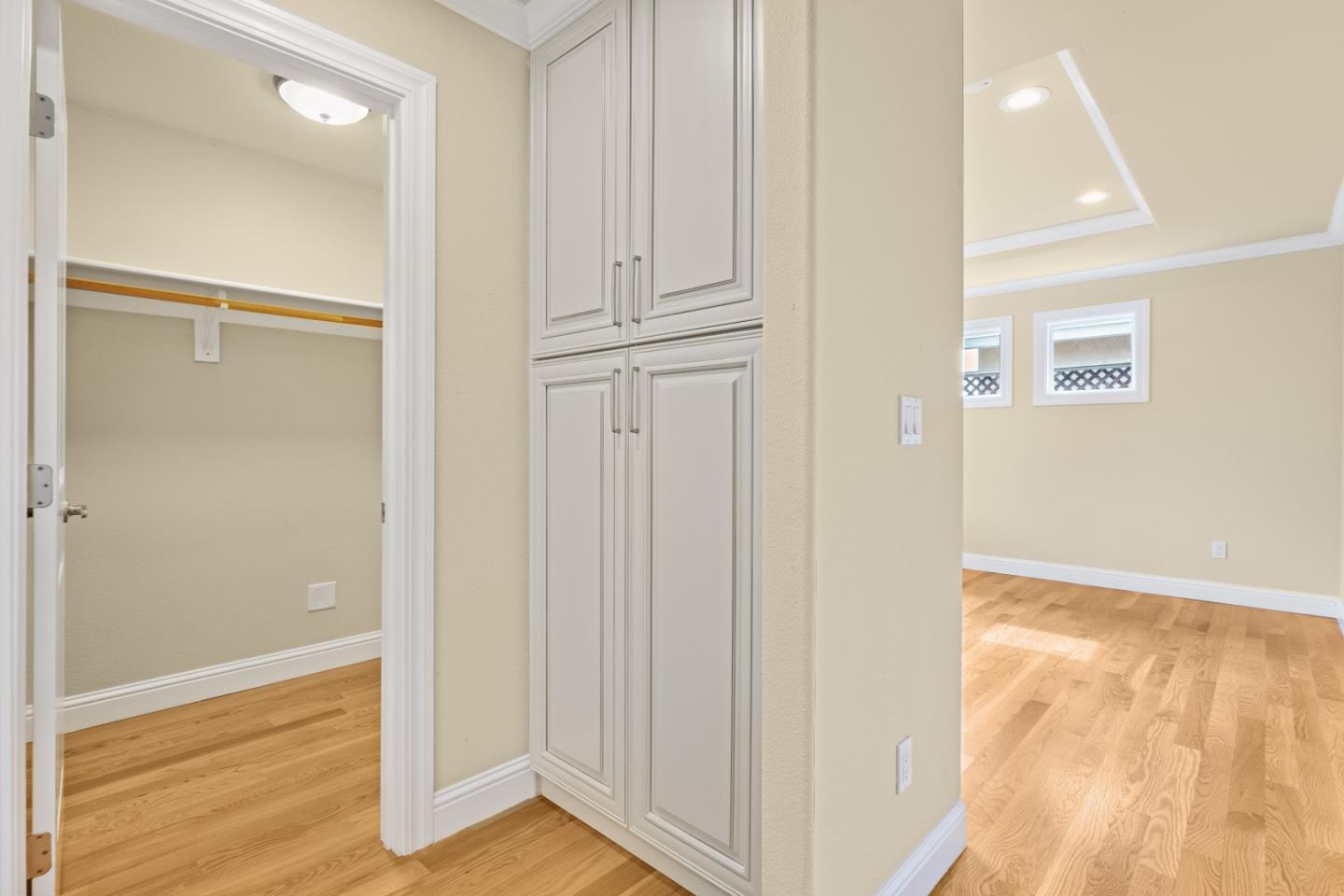 Detail Gallery Image 8 of 14 For 2535 Crystal Dr, Santa Clara,  CA 95051 - 3 Beds | 2 Baths