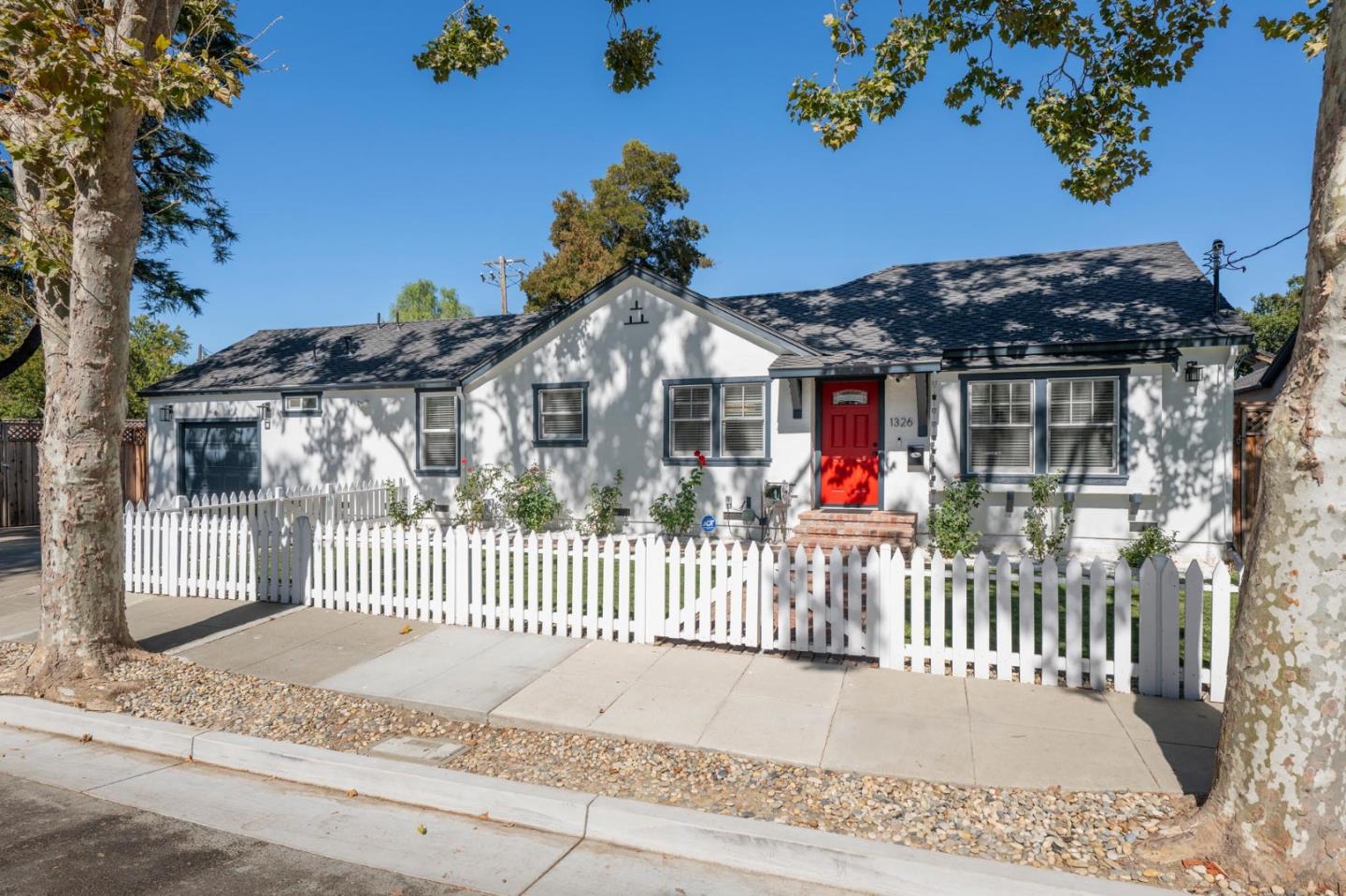 Detail Gallery Image 5 of 31 For 1326 Milton Way, San Jose,  CA 95125 - 2 Beds | 2 Baths