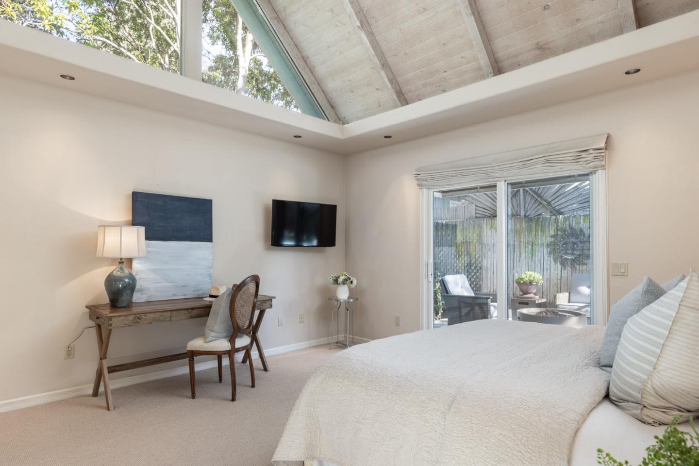 Detail Gallery Image 10 of 22 For 0 Dolores 3 Ne of 10th Ave, Carmel,  CA 93921 - 2 Beds | 2 Baths