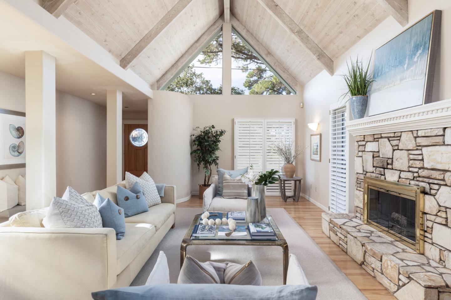 Detail Gallery Image 2 of 22 For 0 Dolores 3 Ne of 10th Ave, Carmel,  CA 93921 - 2 Beds | 2 Baths