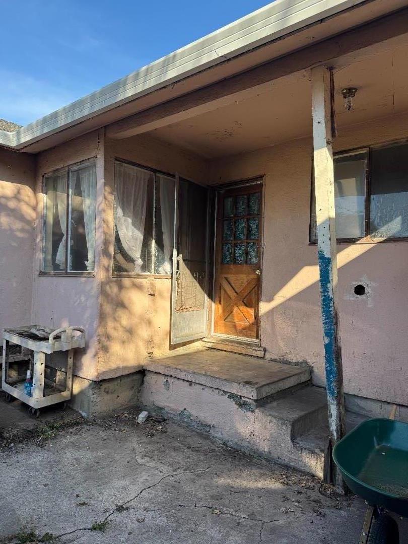 Detail Gallery Image 10 of 10 For 2138 Dumbarton Ave, East Palo Alto,  CA 94303 - 3 Beds | 1/1 Baths