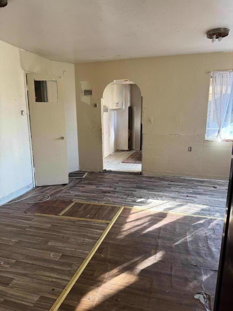 Detail Gallery Image 3 of 10 For 2138 Dumbarton Ave, East Palo Alto,  CA 94303 - 3 Beds | 1/1 Baths