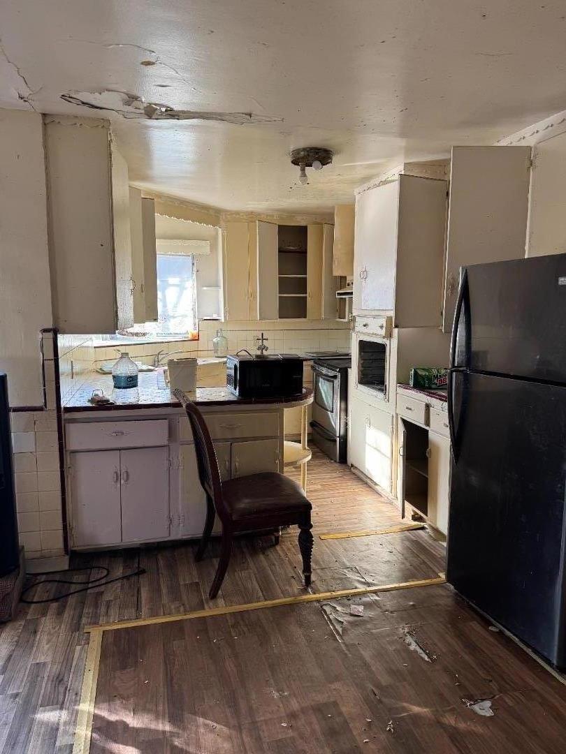 Detail Gallery Image 4 of 10 For 2138 Dumbarton Ave, East Palo Alto,  CA 94303 - 3 Beds | 1/1 Baths