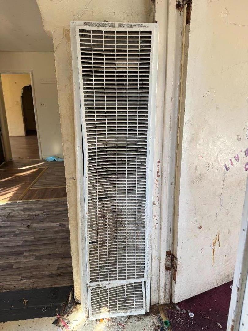 Detail Gallery Image 6 of 10 For 2138 Dumbarton Ave, East Palo Alto,  CA 94303 - 3 Beds | 1/1 Baths