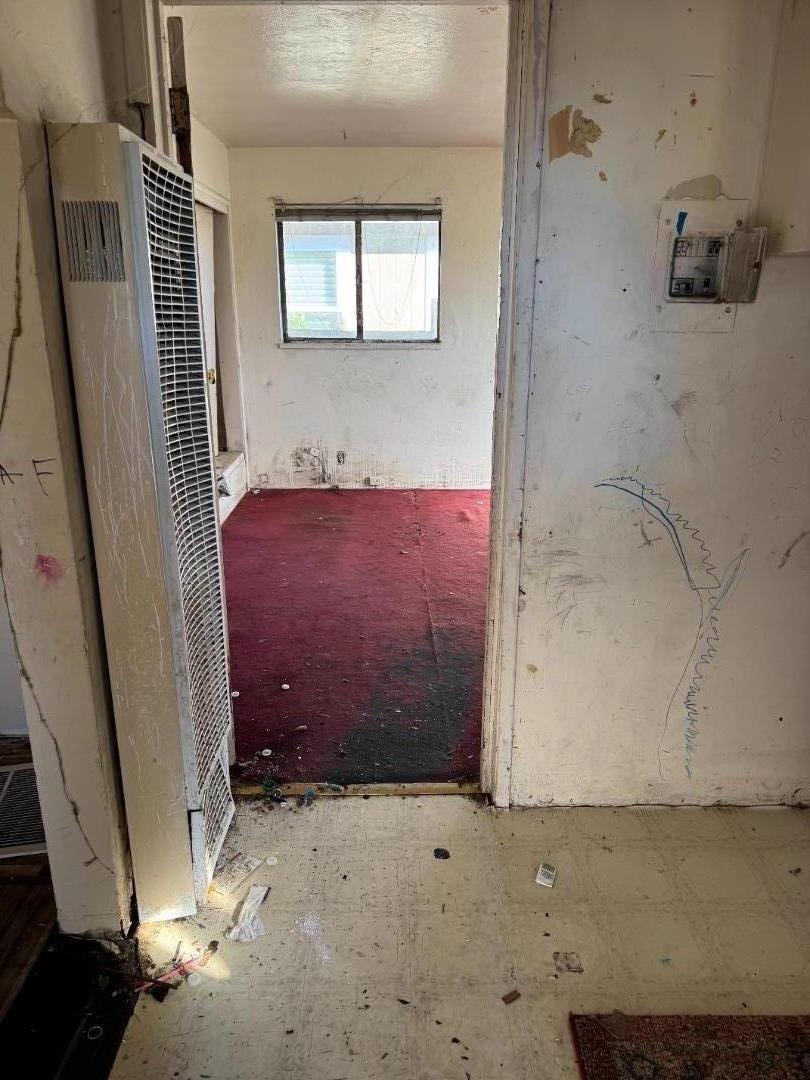 Detail Gallery Image 7 of 10 For 2138 Dumbarton Ave, East Palo Alto,  CA 94303 - 3 Beds | 1/1 Baths