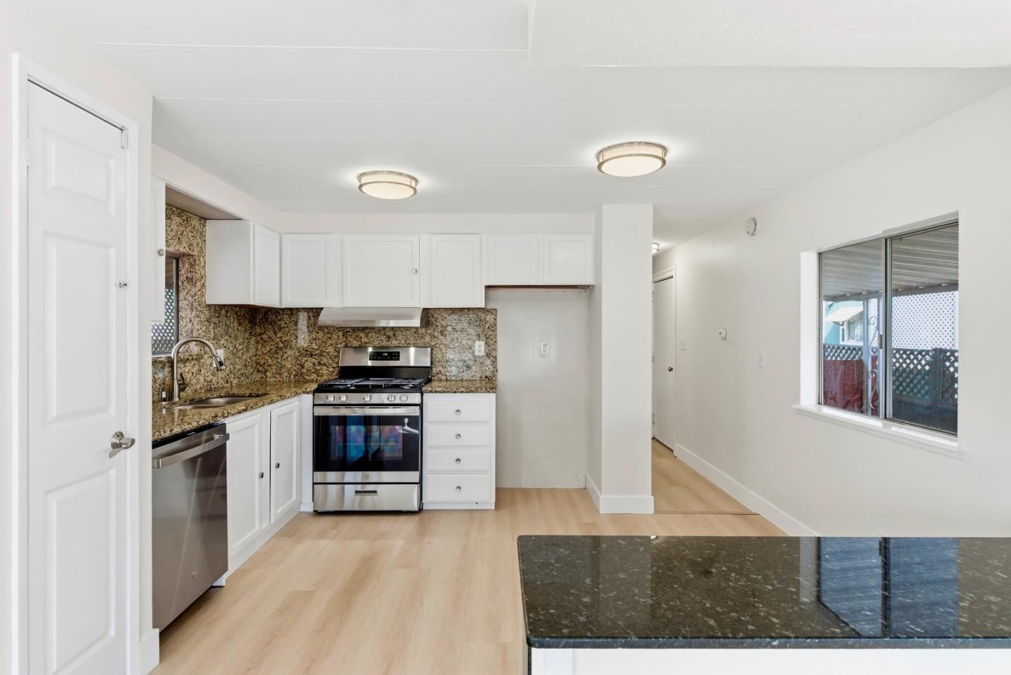 Detail Gallery Image 9 of 17 For 2150 Monterey Rd #102,  San Jose,  CA 95112 - 1 Beds | 1 Baths