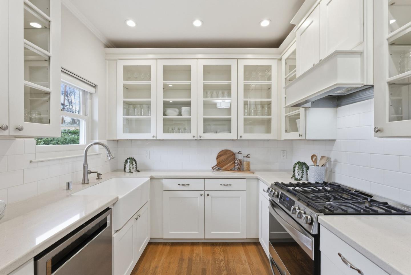 Detail Gallery Image 13 of 52 For 221 Hudson St, Redwood City,  CA 94062 - 4 Beds | 2 Baths