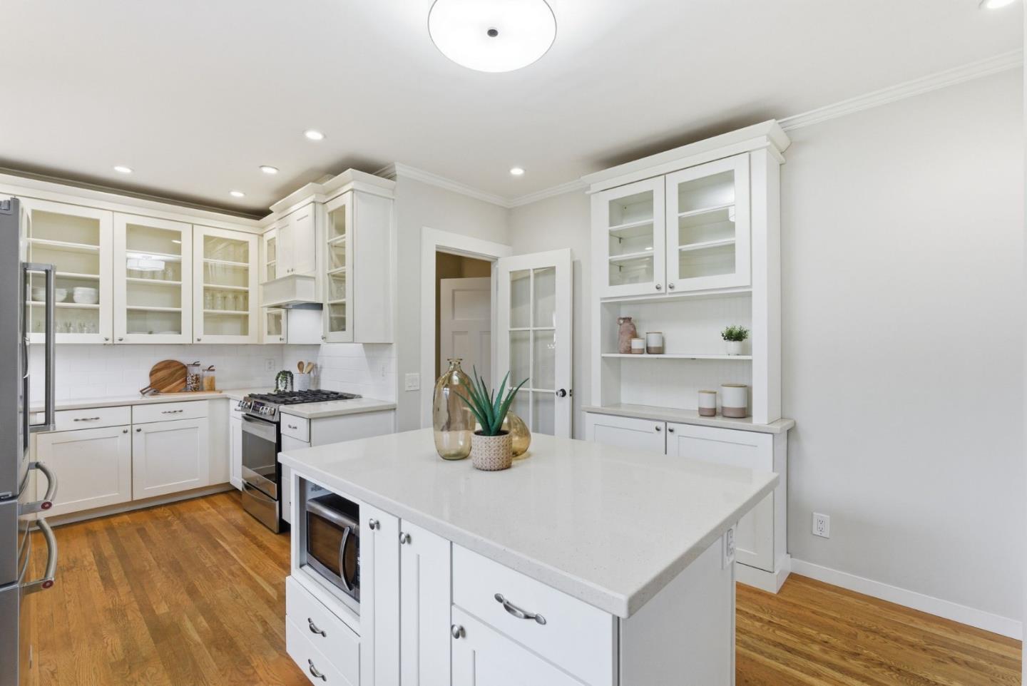 Detail Gallery Image 14 of 52 For 221 Hudson St, Redwood City,  CA 94062 - 4 Beds | 2 Baths