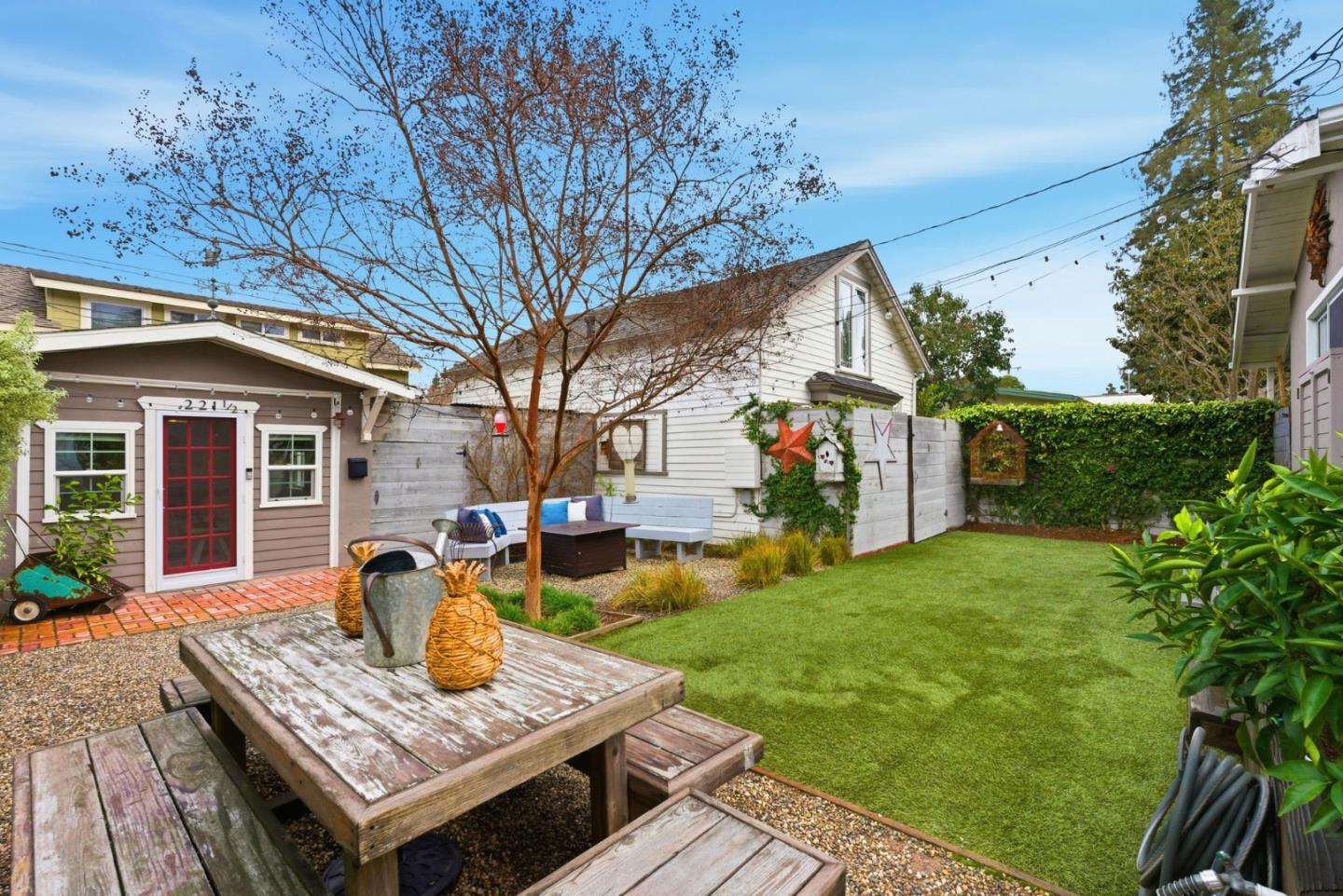 Detail Gallery Image 27 of 52 For 221 Hudson St, Redwood City,  CA 94062 - 4 Beds | 2 Baths