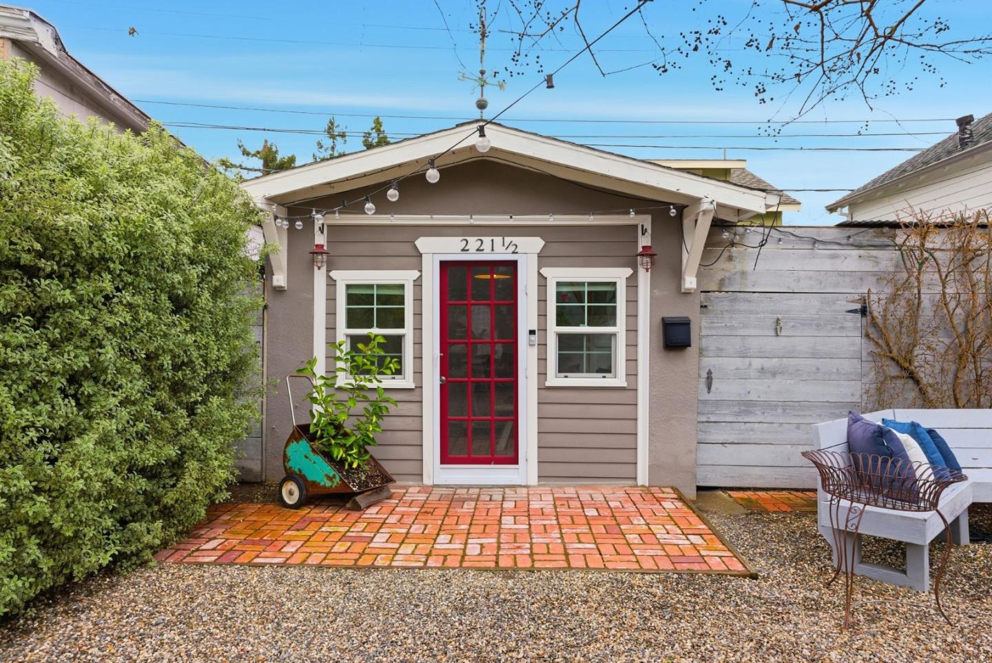 Detail Gallery Image 28 of 52 For 221 Hudson St, Redwood City,  CA 94062 - 4 Beds | 2 Baths