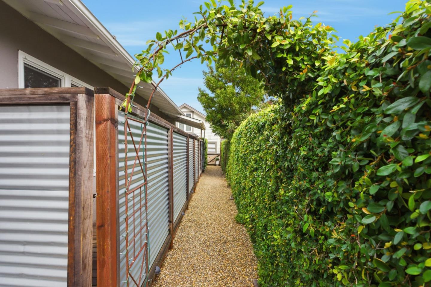 Detail Gallery Image 30 of 52 For 221 Hudson St, Redwood City,  CA 94062 - 4 Beds | 2 Baths