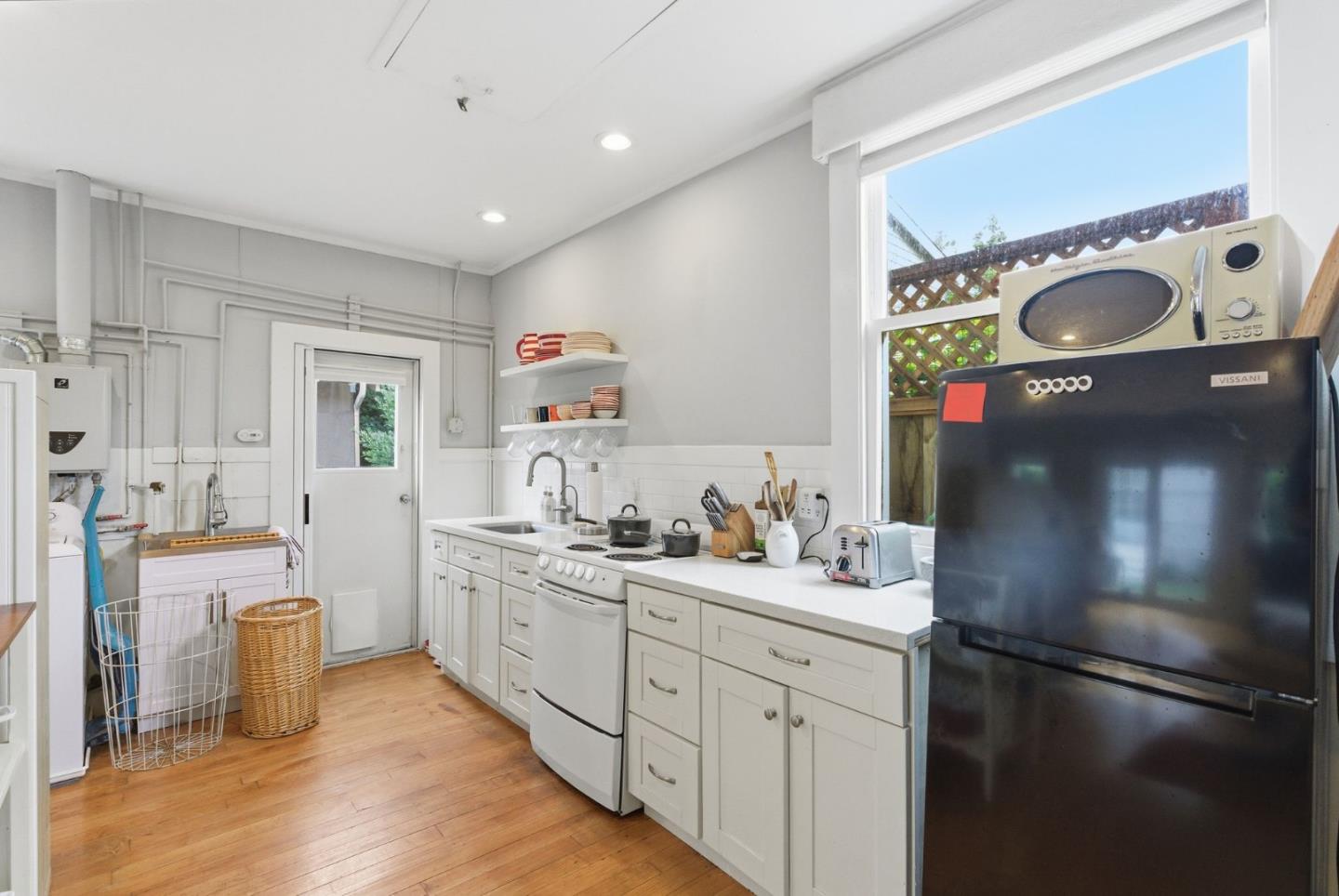 Detail Gallery Image 34 of 52 For 221 Hudson St, Redwood City,  CA 94062 - 4 Beds | 2 Baths