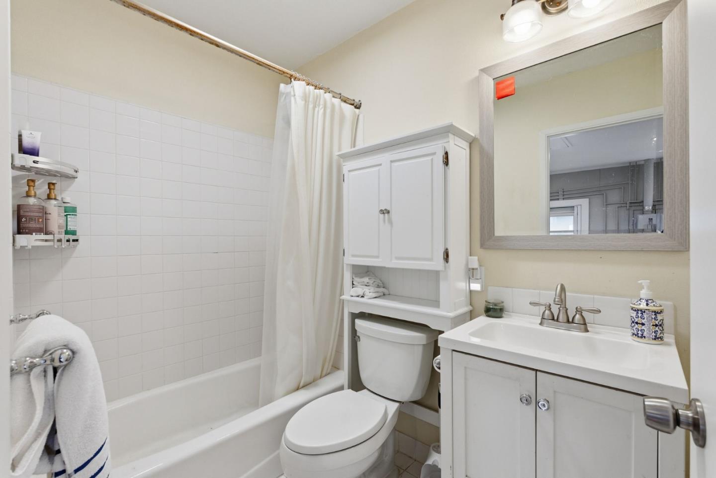 Detail Gallery Image 35 of 52 For 221 Hudson St, Redwood City,  CA 94062 - 4 Beds | 2 Baths