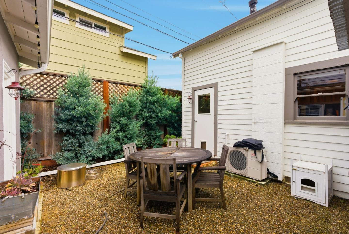 Detail Gallery Image 36 of 52 For 221 Hudson St, Redwood City,  CA 94062 - 4 Beds | 2 Baths