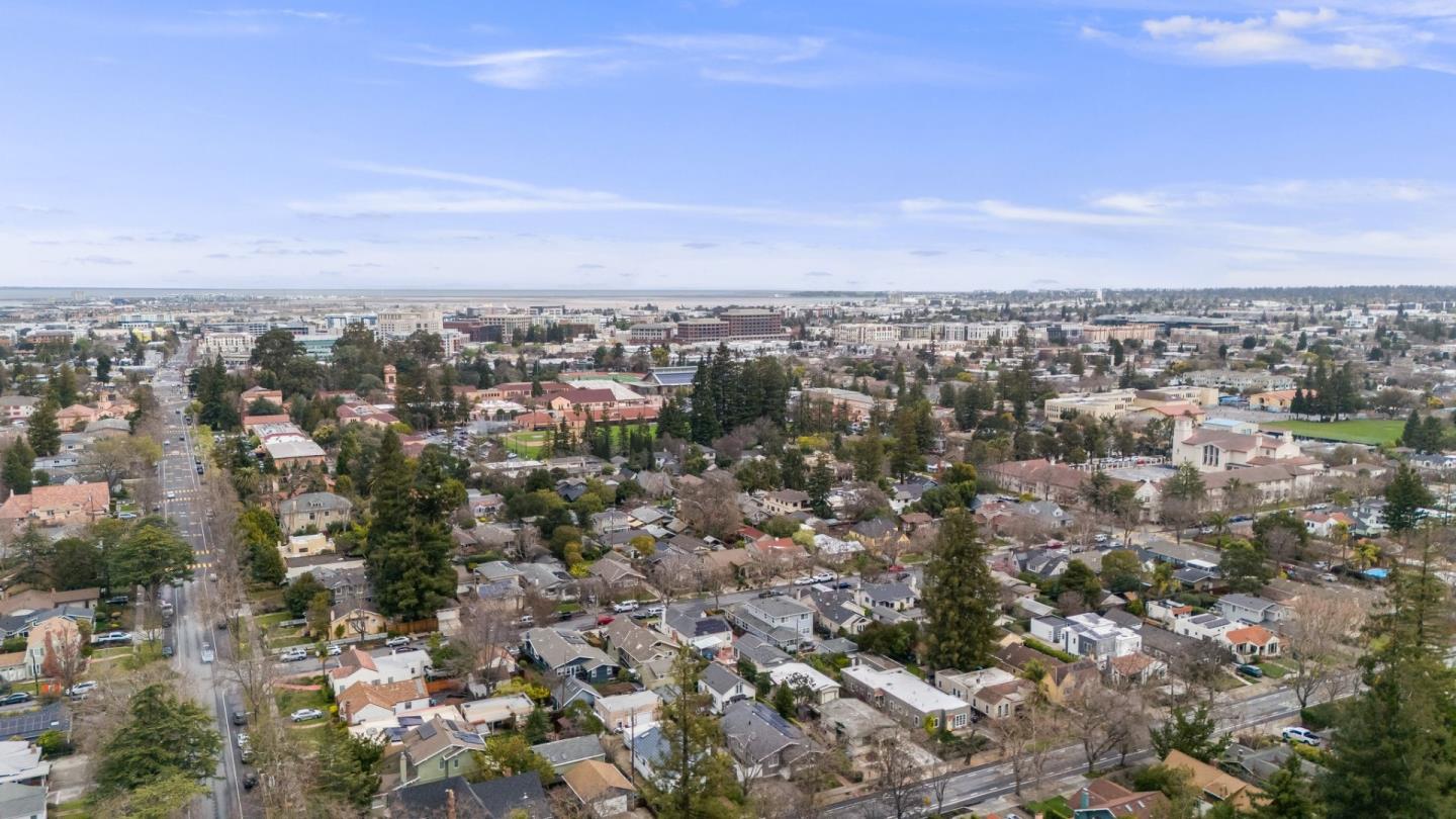 Detail Gallery Image 45 of 52 For 221 Hudson St, Redwood City,  CA 94062 - 4 Beds | 2 Baths