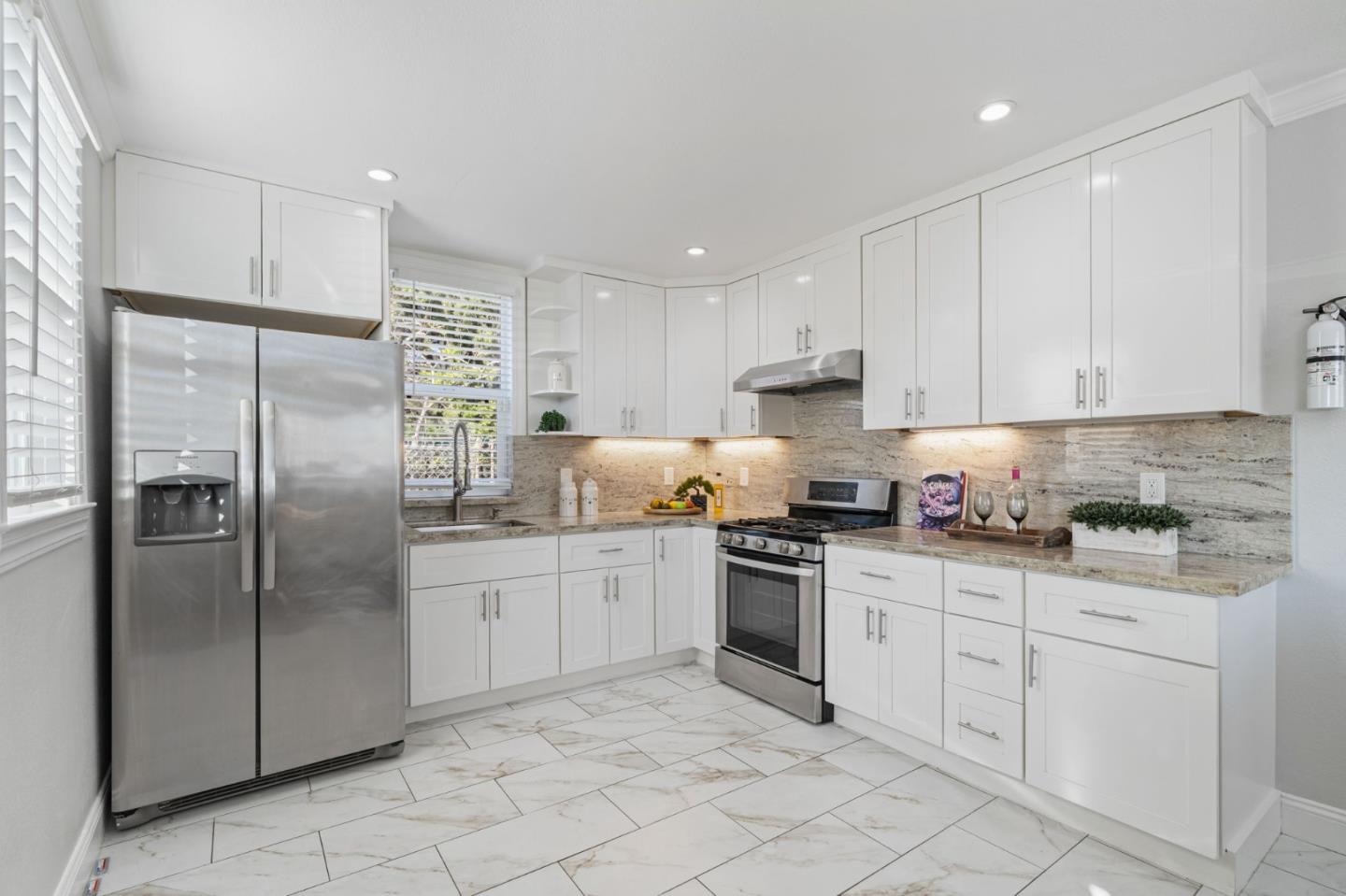 Detail Gallery Image 3 of 21 For 1630 Pine Ave, San Pablo,  CA 94806 - 3 Beds | 2 Baths