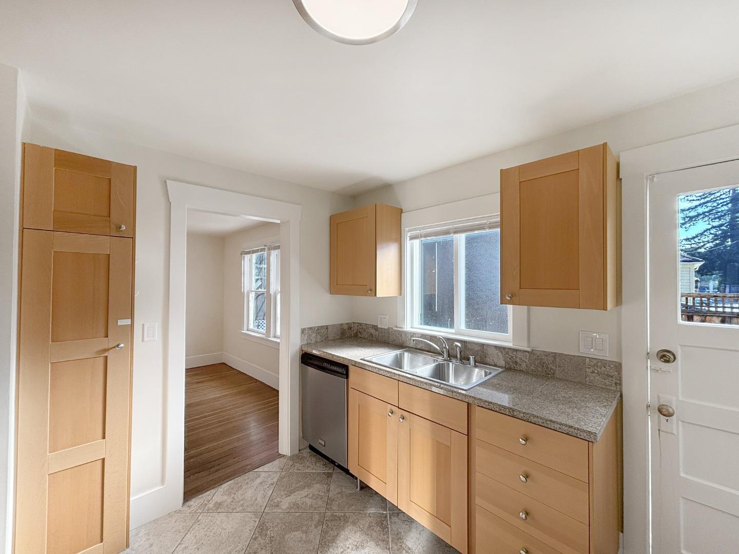 Detail Gallery Image 11 of 22 For 262 Hawthorne Ave, Palo Alto,  CA 94301 - 3 Beds | 1 Baths