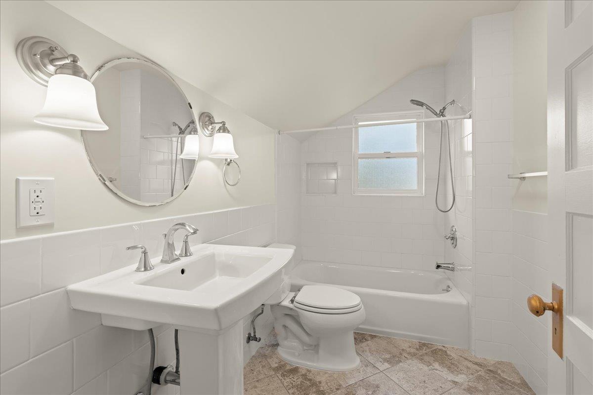 Detail Gallery Image 16 of 22 For 262 Hawthorne Ave, Palo Alto,  CA 94301 - 3 Beds | 1 Baths