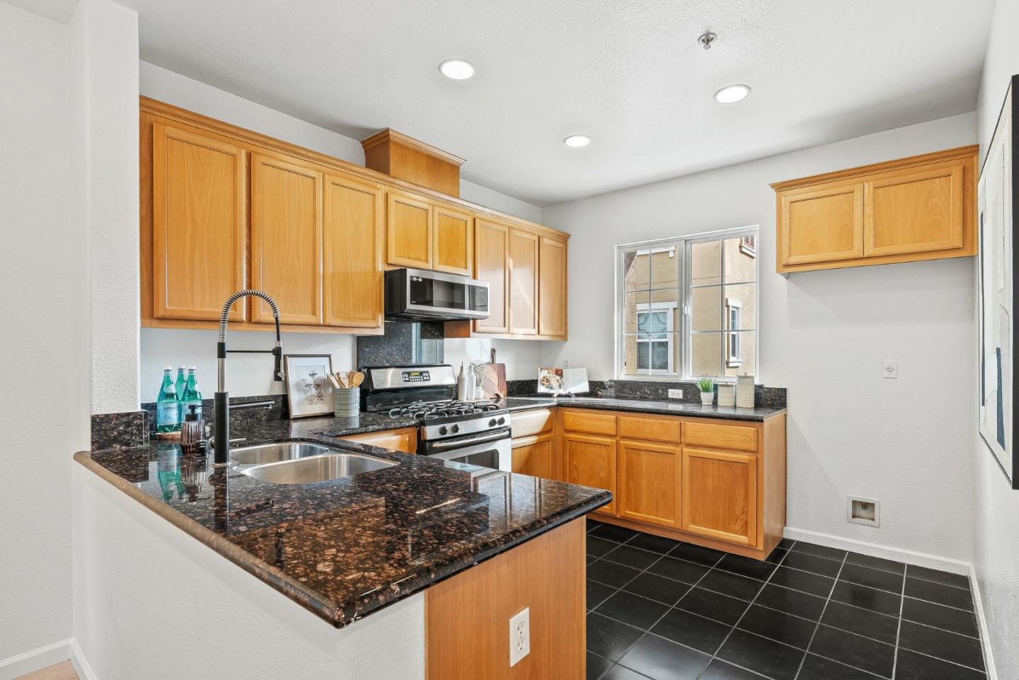 Detail Gallery Image 14 of 36 For 2382 Winepol Loop, San Jose,  CA 95125 - 3 Beds | 3 Baths