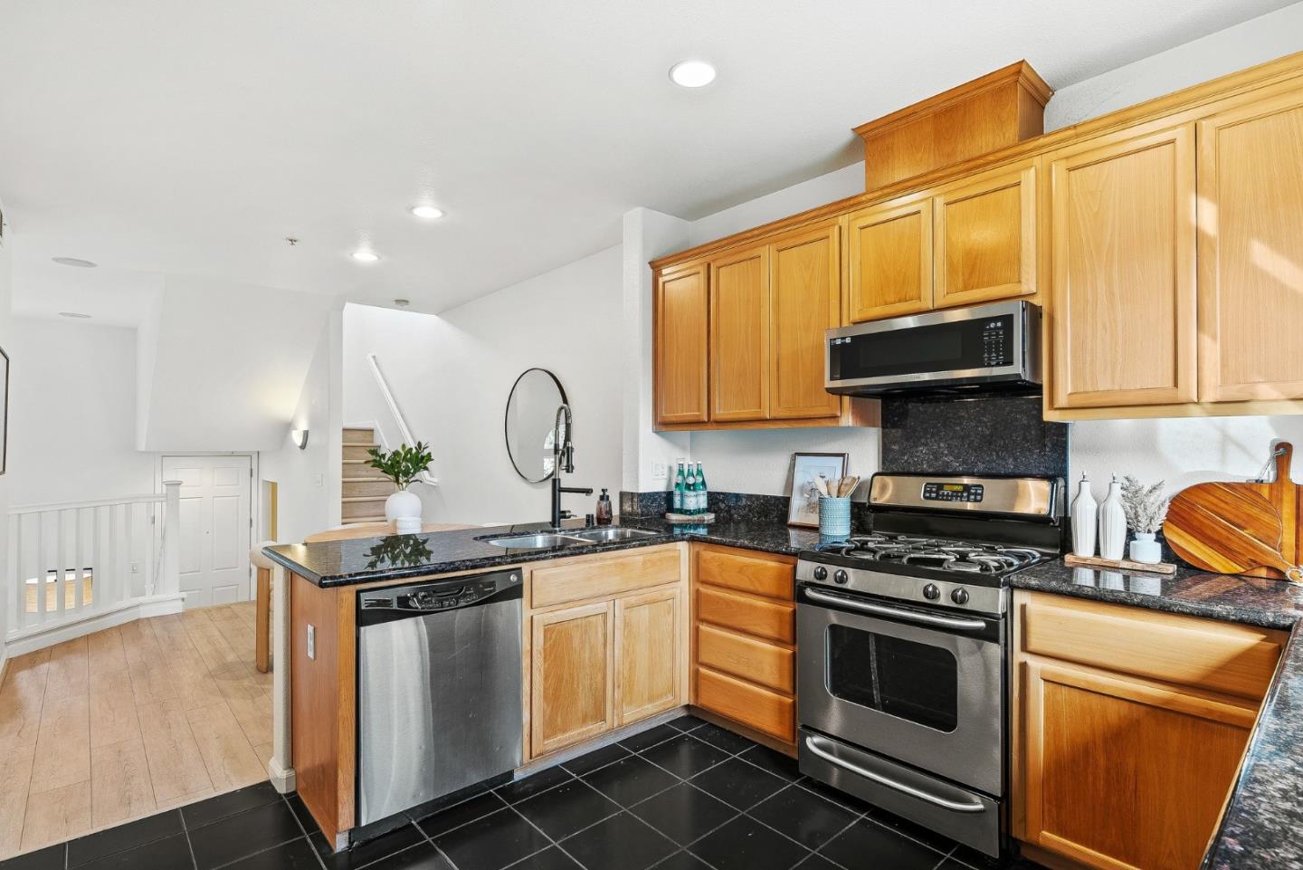 Detail Gallery Image 15 of 36 For 2382 Winepol Loop, San Jose,  CA 95125 - 3 Beds | 3 Baths