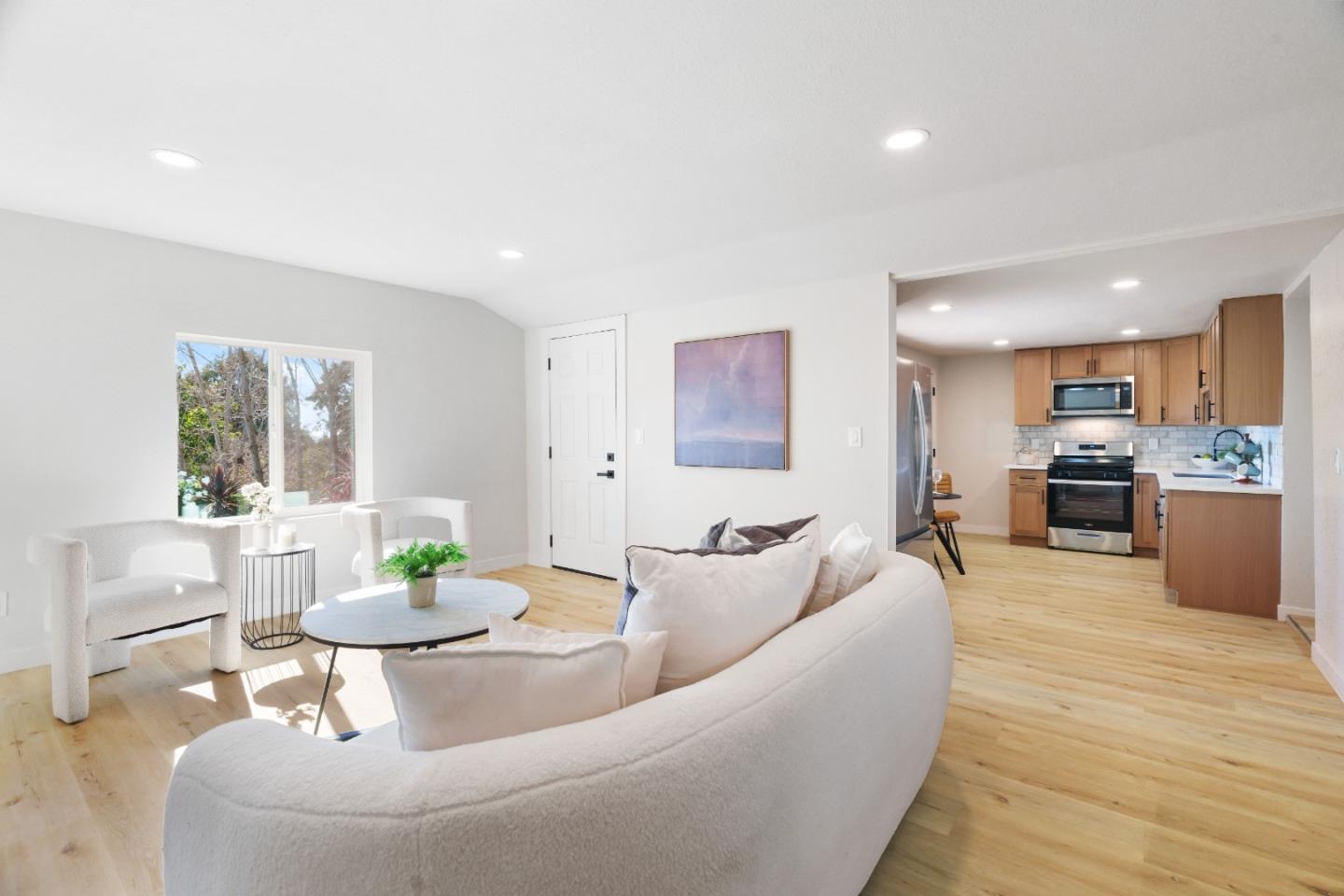 Detail Gallery Image 5 of 40 For 131 Prospect Ct, Santa Cruz,  CA 95065 - 3 Beds | 1/1 Baths