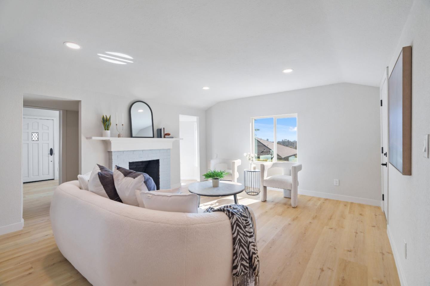 Detail Gallery Image 6 of 40 For 131 Prospect Ct, Santa Cruz,  CA 95065 - 3 Beds | 1/1 Baths