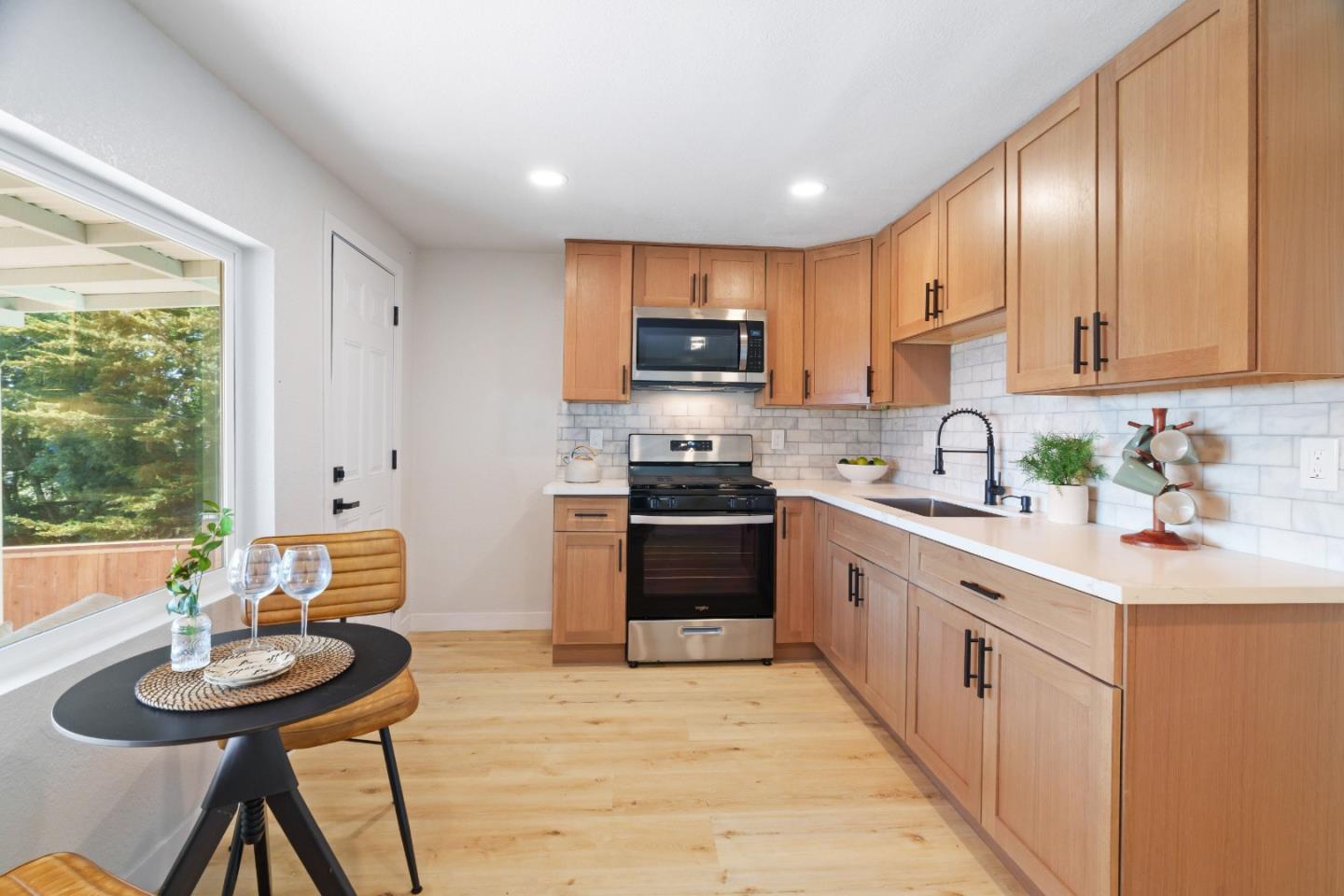 Detail Gallery Image 7 of 40 For 131 Prospect Ct, Santa Cruz,  CA 95065 - 3 Beds | 1/1 Baths