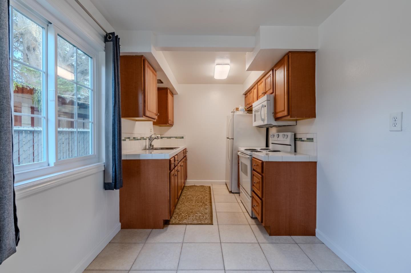 Detail Gallery Image 5 of 13 For 102 Brighton Rd #1,  Pacifica,  CA 94044 - 1 Beds | 1 Baths