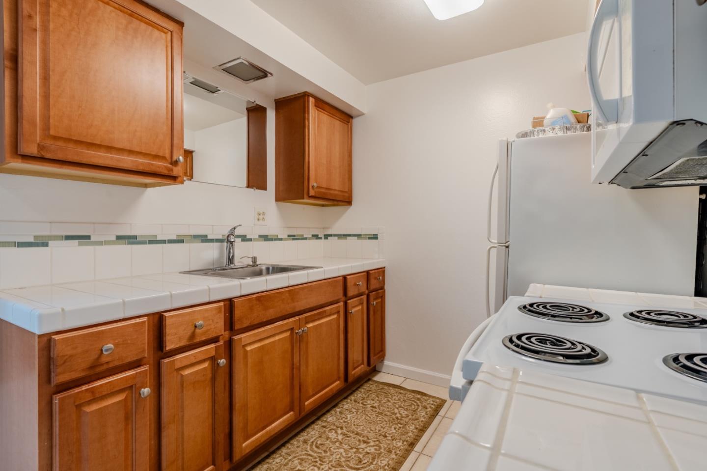 Detail Gallery Image 6 of 13 For 102 Brighton Rd #1,  Pacifica,  CA 94044 - 1 Beds | 1 Baths
