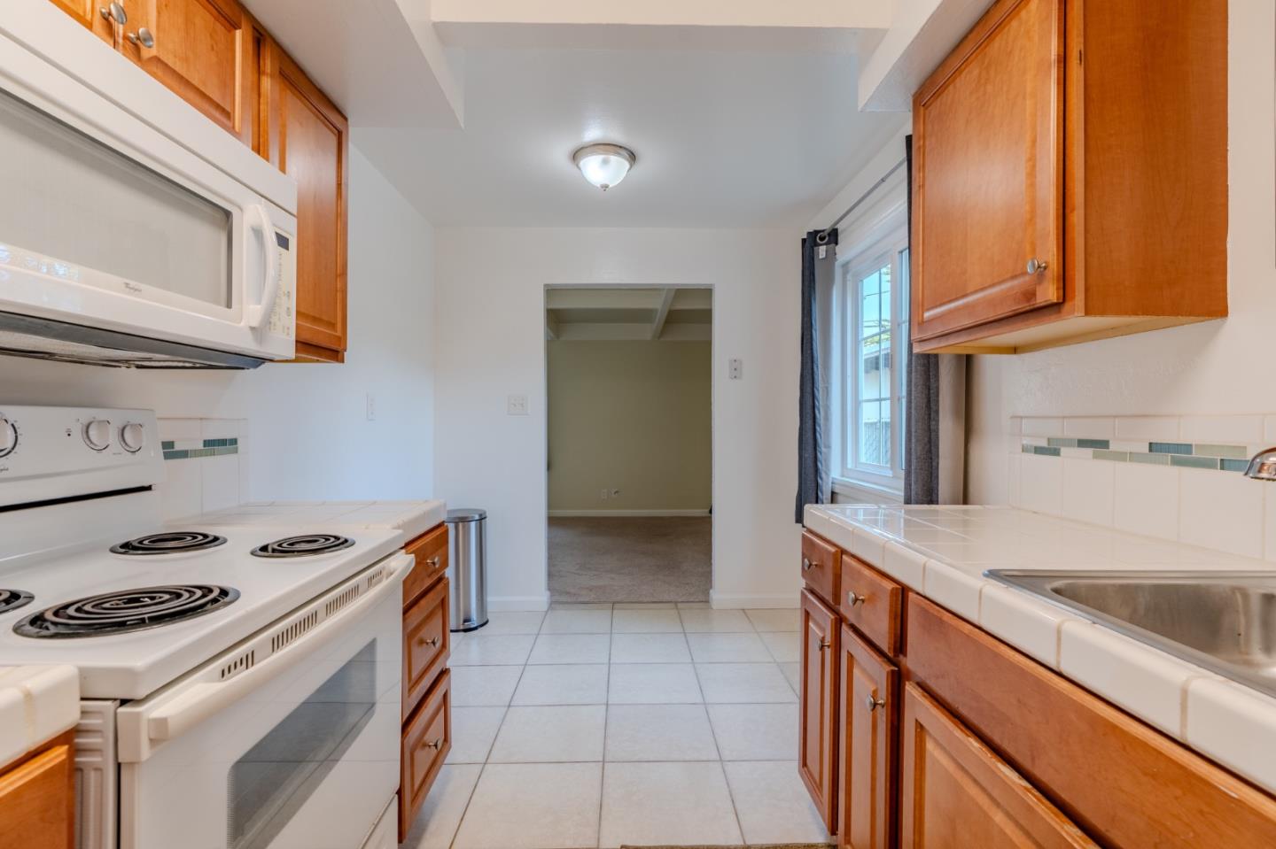 Detail Gallery Image 8 of 13 For 102 Brighton Rd #1,  Pacifica,  CA 94044 - 1 Beds | 1 Baths