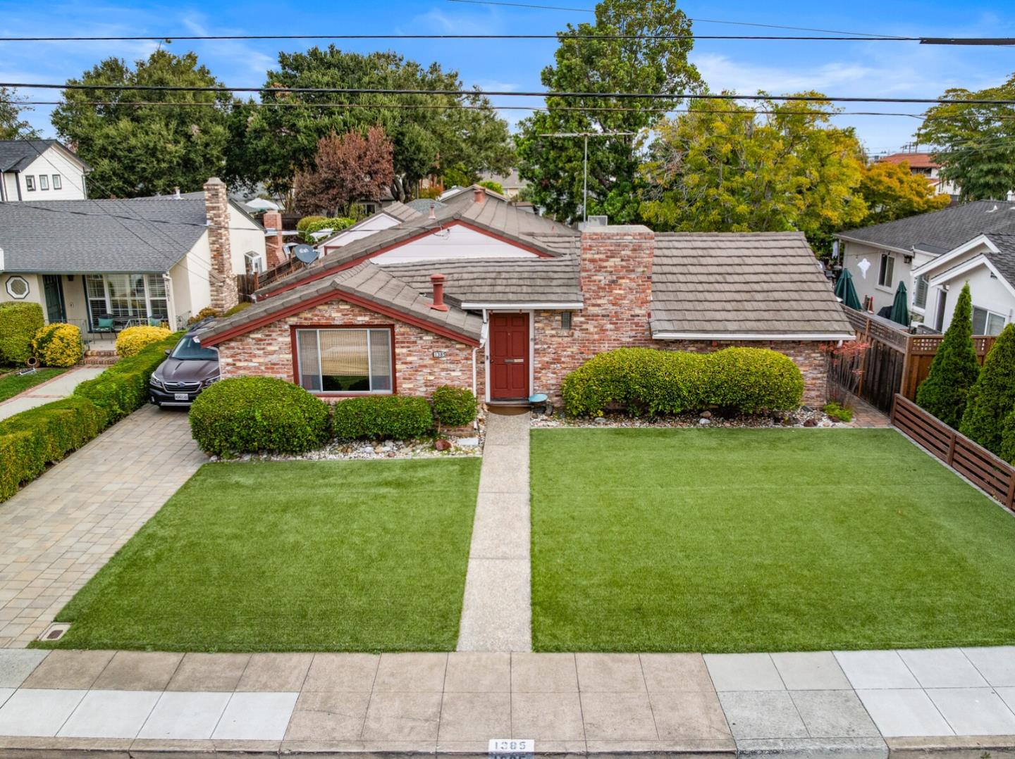 Detail Gallery Image 2 of 18 For 1385 Elm St, San Carlos,  CA 94070 - 3 Beds | 2 Baths