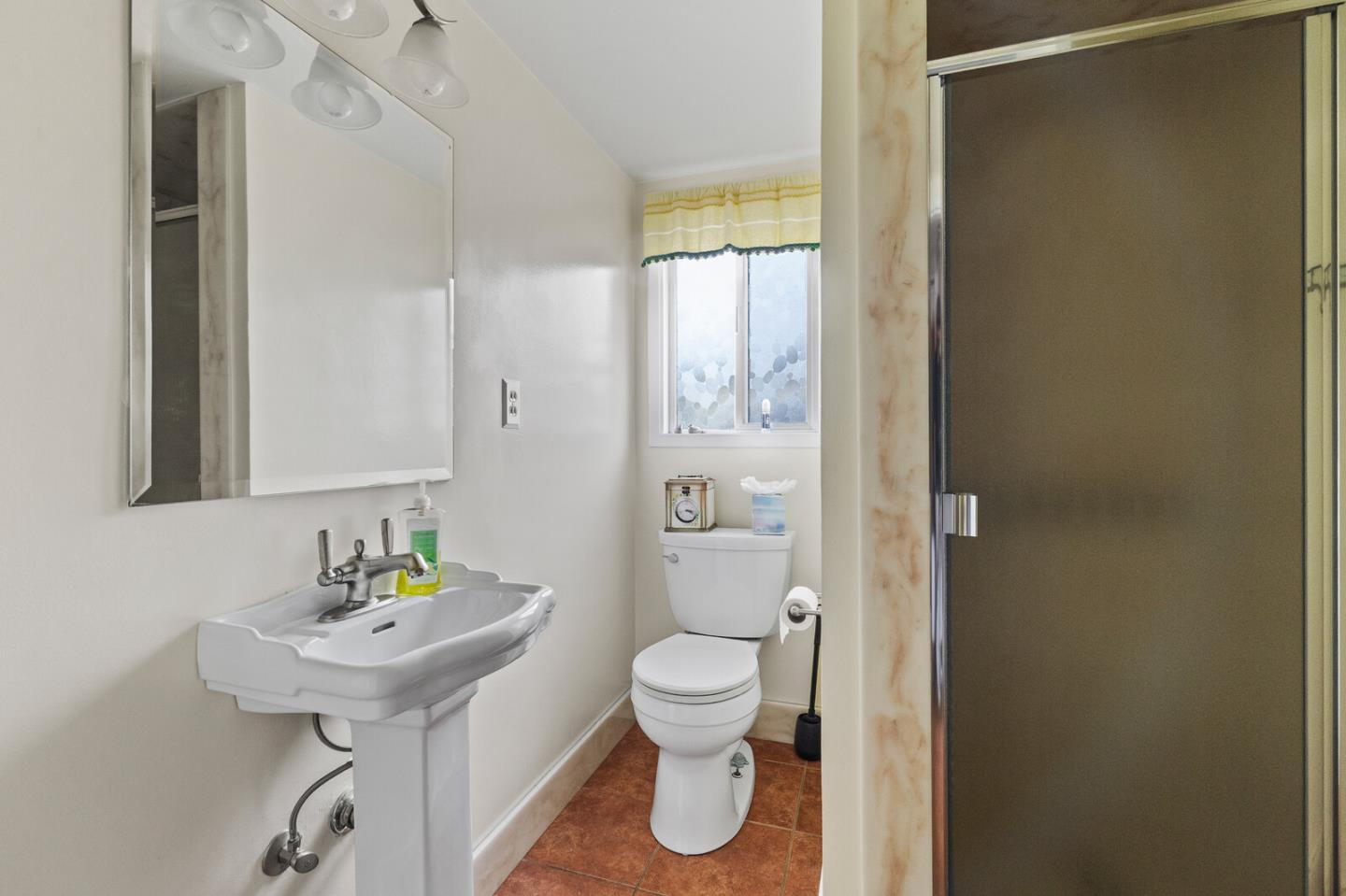 Detail Gallery Image 9 of 18 For 1385 Elm St, San Carlos,  CA 94070 - 3 Beds | 2 Baths