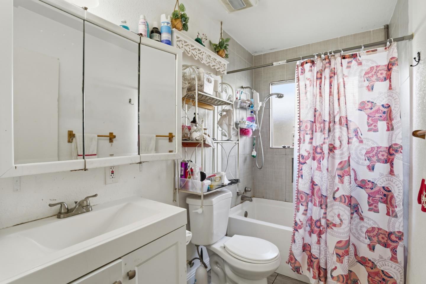 Detail Gallery Image 10 of 12 For 230 Mccreery Ave, San Jose,  CA 95116 - – Beds | – Baths