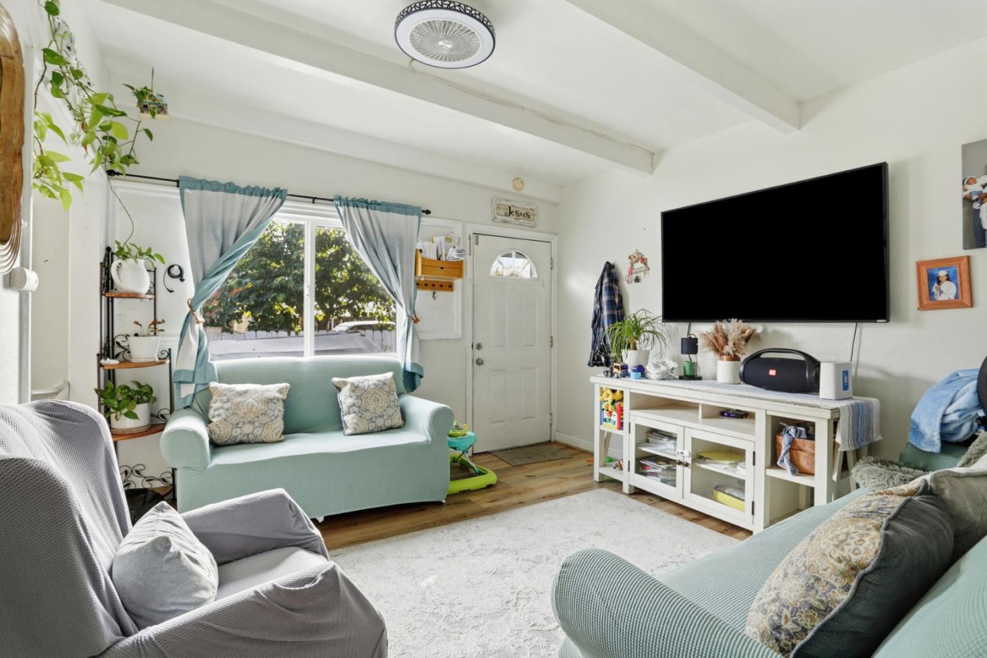 Detail Gallery Image 4 of 9 For 230 Mccreery Ave, San Jose,  CA 95116 - – Beds | – Baths